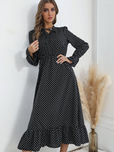 Schwarzes Herbst-Winterkleid mit V-Ausschnitt